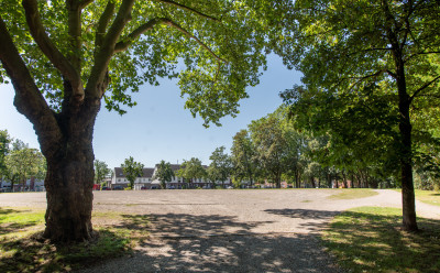 Ein leerer Festplatz