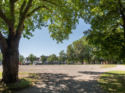 Ein leerer Festplatz