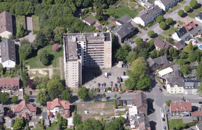 Luftbild eines Stadtgebiets mit Mehrfamilienhäusern